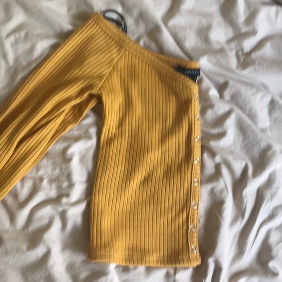 Forever 21 off the shoulder yellow button up top - Picture 3 of 4